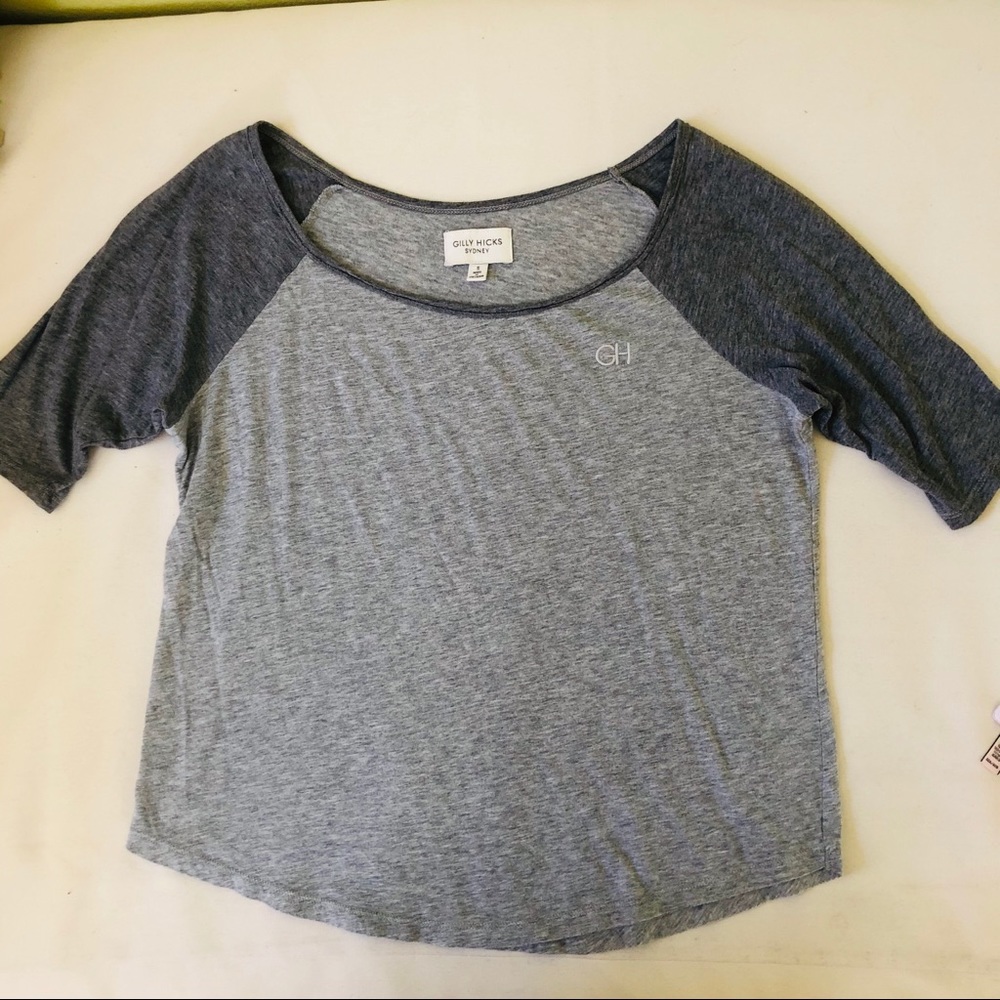 ⭐️ 3 for $20 Gilly Hicks Two-Toned Grey Top Small